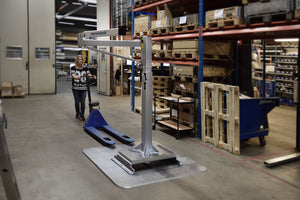 Flexible articulated jib crane with integrated vacuum lifter | Unité Mobile de Manipulation Ergonomique