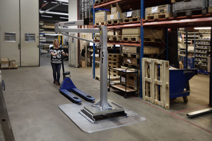 Flexible articulated jib crane with integrated vacuum lifter | Unité Mobile de Manipulation Ergonomique