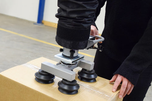 Easyhand M™ is a flexible vacuum lifter with a modular design for loads of up to 50 kg. It brings ease and convenience to the handling of everything from sacks and cardboard boxes to sheet materials such as glass, sheet metal and doors. MOVOMECH